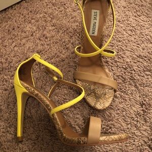 Steve Madden open toe heels in Neon and nude